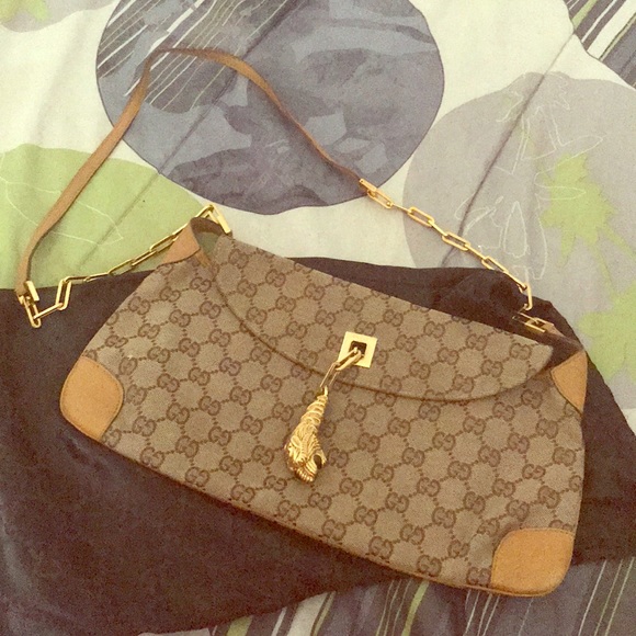 Gucci Handbags - Authentic Gucci purse